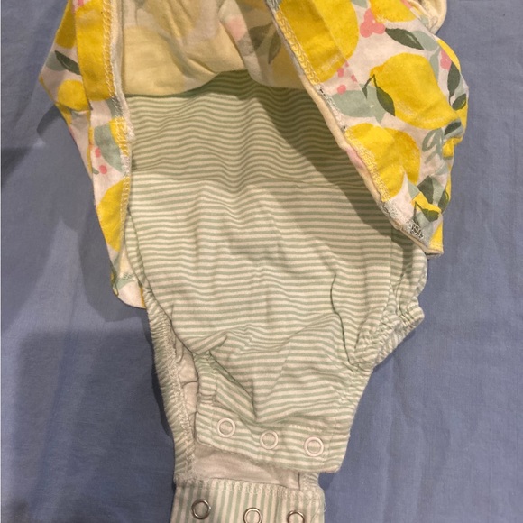 6mo 2-piece bundle from Carters - Picture 7 of 8